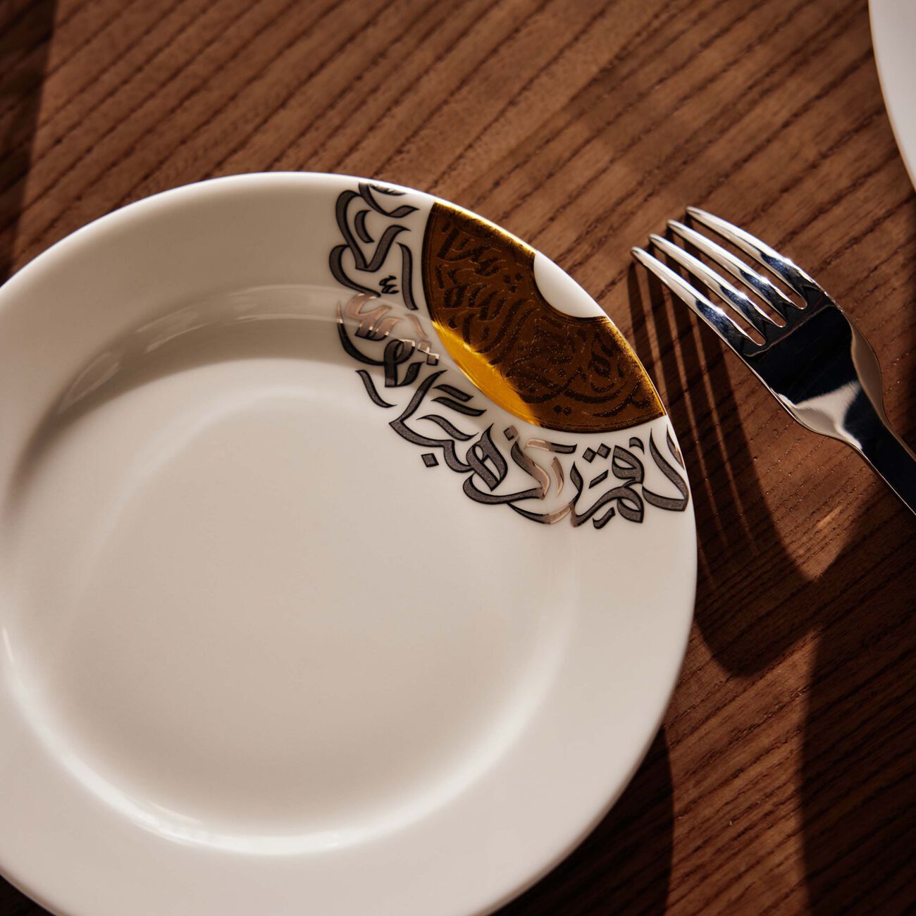 دملاج طقم قمر المؤلف من 6 أطباق للحلويات باللون الأبيض   19 سم