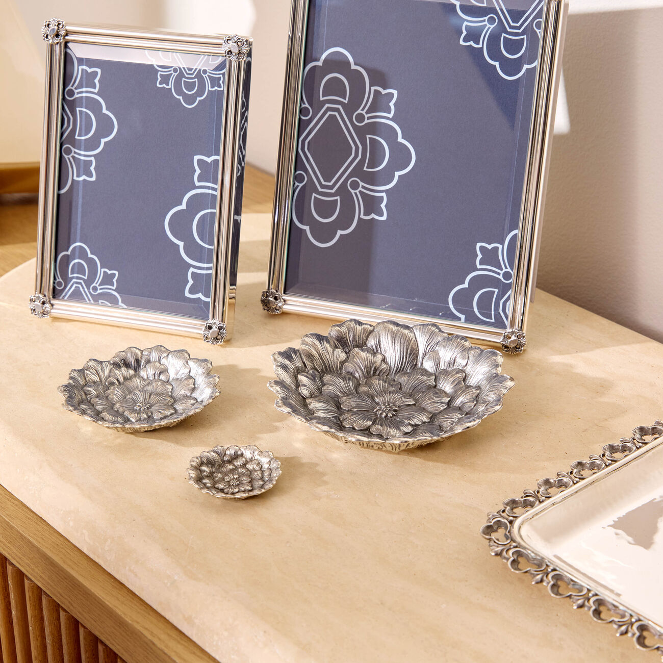 بوتشيلاتي وعاء على شكل زهرة الجاردينيا فضي بحجم صغير