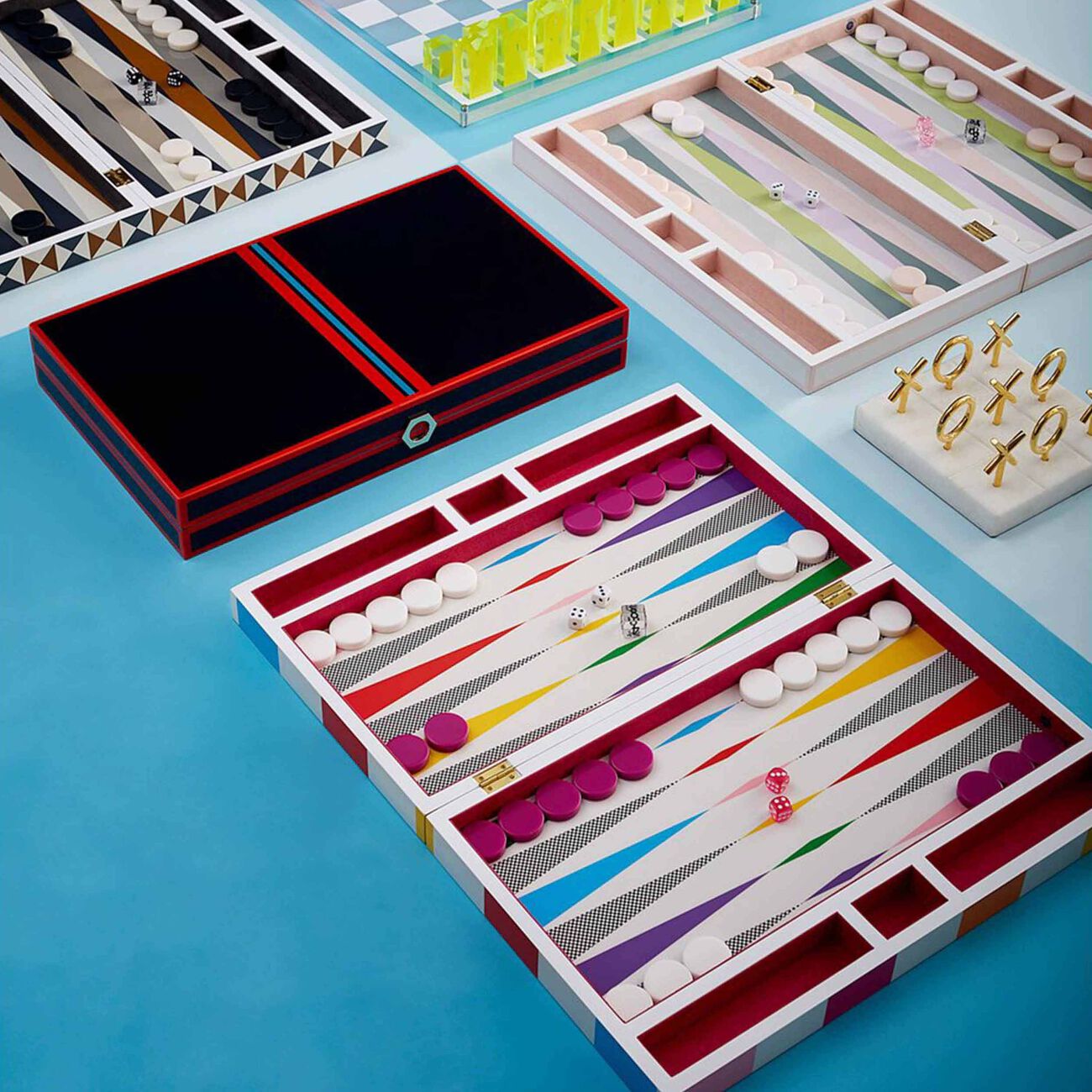 مجموعة شطرنج وطاولة زهر جوناثان أدلر مجموعة شطرنج وطاولة زهر