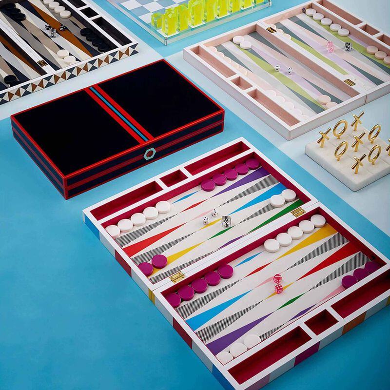 مجموعة شطرنج وطاولة زهر جوناثان أدلر مجموعة شطرنج وطاولة زهر