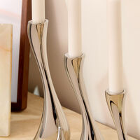 مجموعة حامل الشموع كوبرا من ثلاث قطع جورج جنسن مجموعة حامل الشموع كوبرا من ثلاث قطع