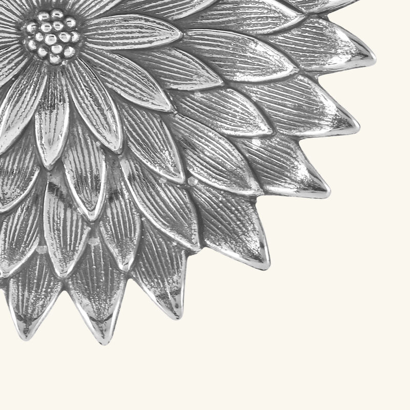 بوتشيلاتي وعاء على شكل شقائق النعمان فضي بحجم صغير