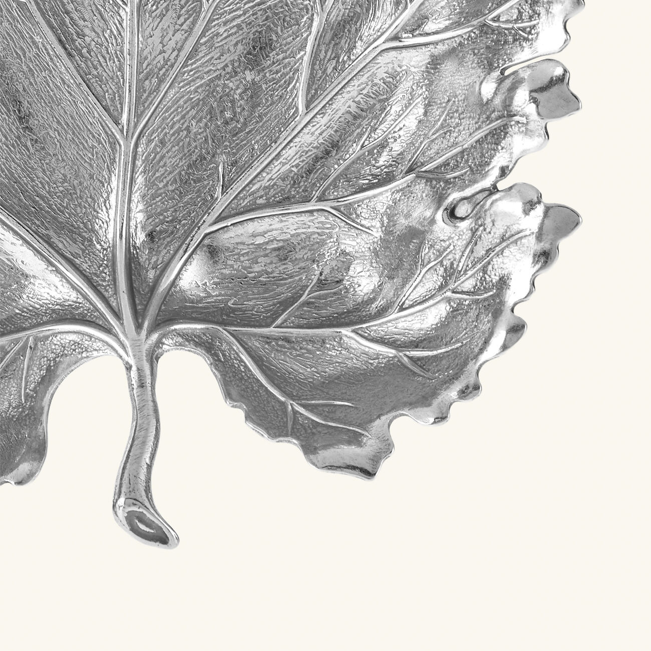 بوتشيلاتي وعاء على شكل ورقة العنب فضي بحجم صغير