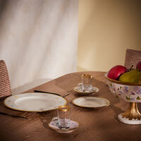 فنجان الشاي العربي باترفلاي مع صحنه وردي فيلاري فنجان الشاي العربي باترفلاي مع صحنه وردي