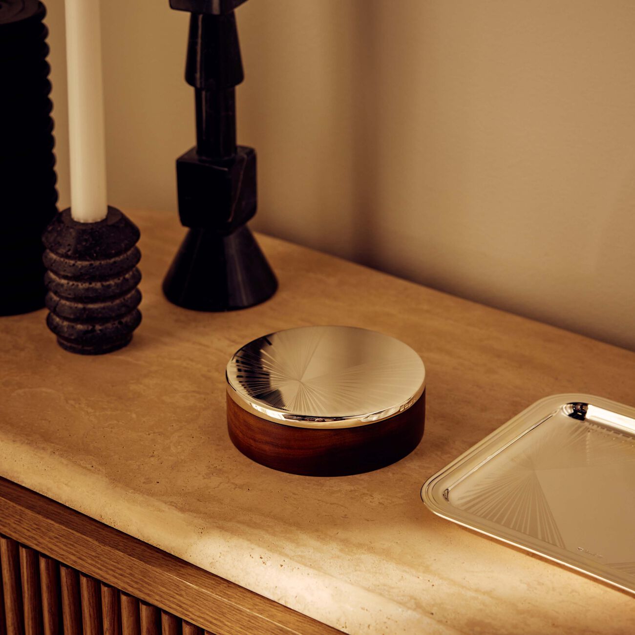 كريستوفل صندوق أفير سبيسيال دائري مطلي بالفضة لياسمين الملا