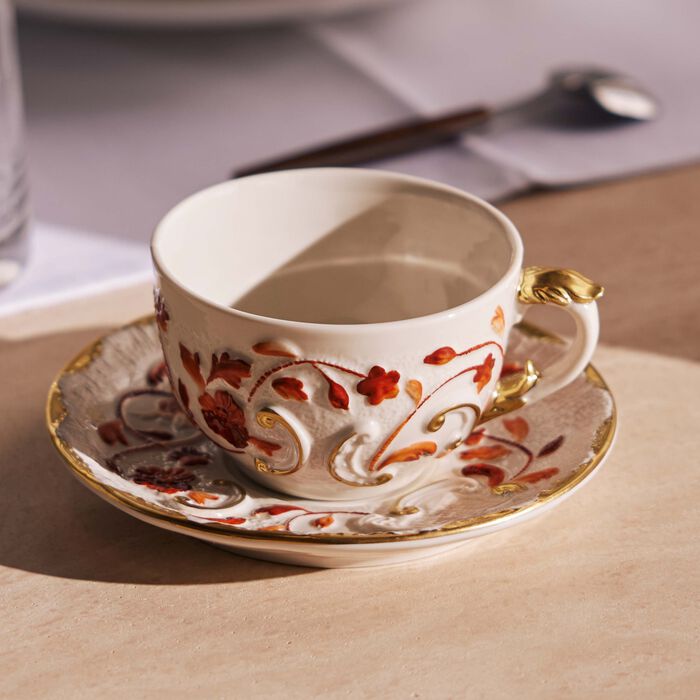 فيلاري فنجان شاي تاورمينا مع صحنه باللون الأحمر