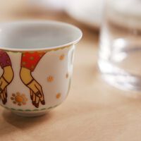 طقم حصة المؤلف من فنجانين للقهوة باللون الأبيض صلصال طقم حصة المؤلف من فنجانين للقهوة باللون الأبيض