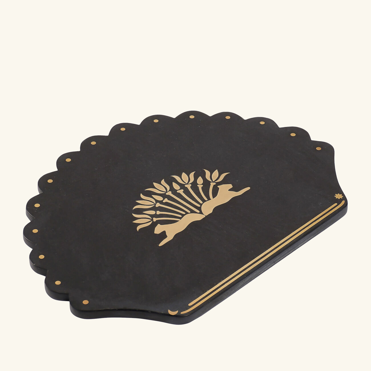 إيرا أودايبور طبق للجبنة ذو حواف صدفية أسود 24 سم