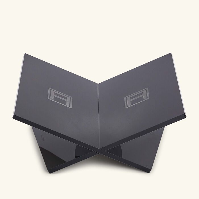 آسولين حامل كتب