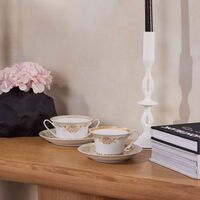 فنجان الشاي ميدوزا جالا جولد مع صحنه أبيض فيرساتشي فنجان الشاي ميدوزا جالا جولد مع صحنه أبيض