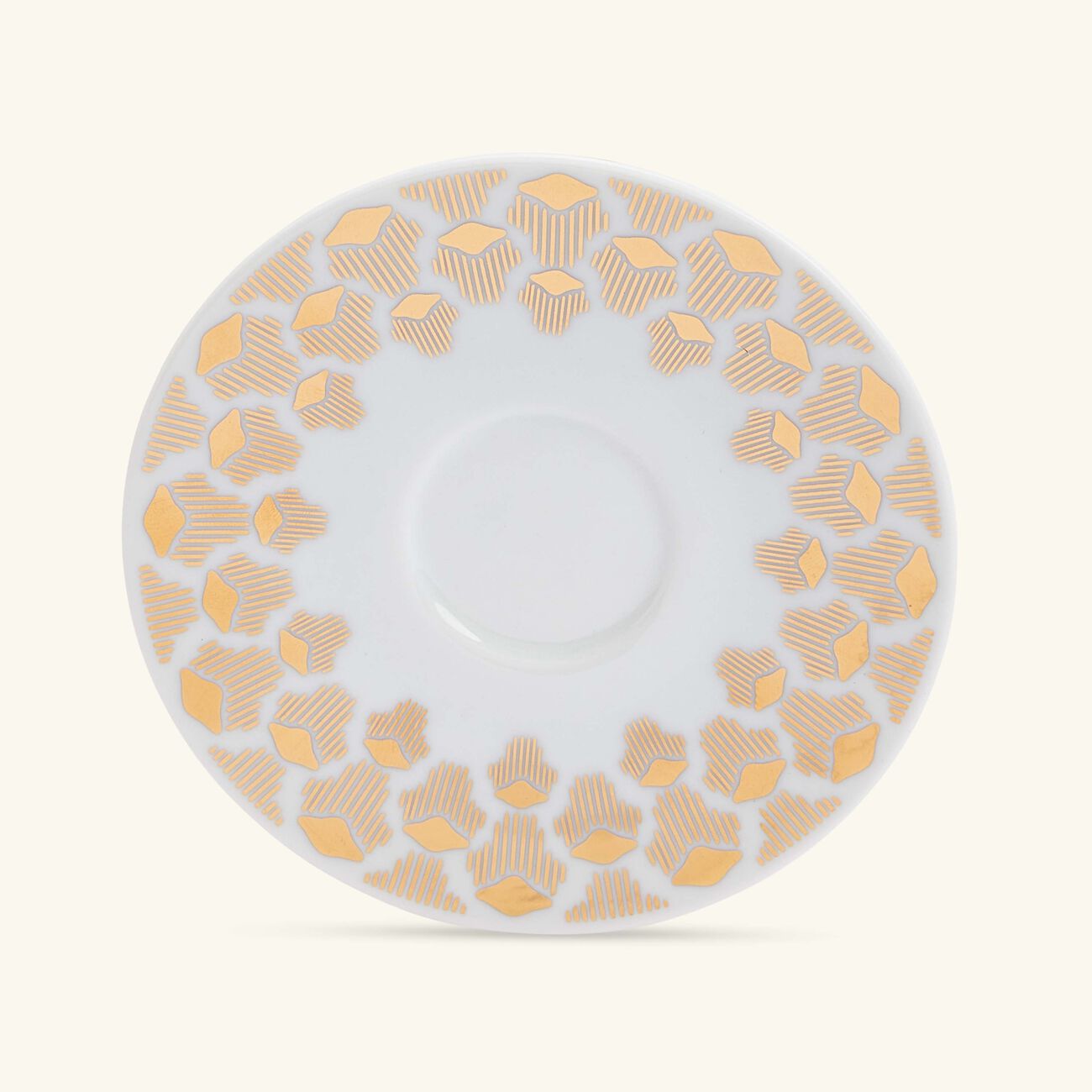 طقم تمرة بالتعاون مع رزان العزوني لونا المؤلف من فنجانين عربيين للشاي مع صحنيهما باللون الذهبي صلصال طقم تمرة بالتعاون مع رزان العزوني لونا المؤلف من فنجانين عربيين للشاي مع صحنيهما باللون الذهبي