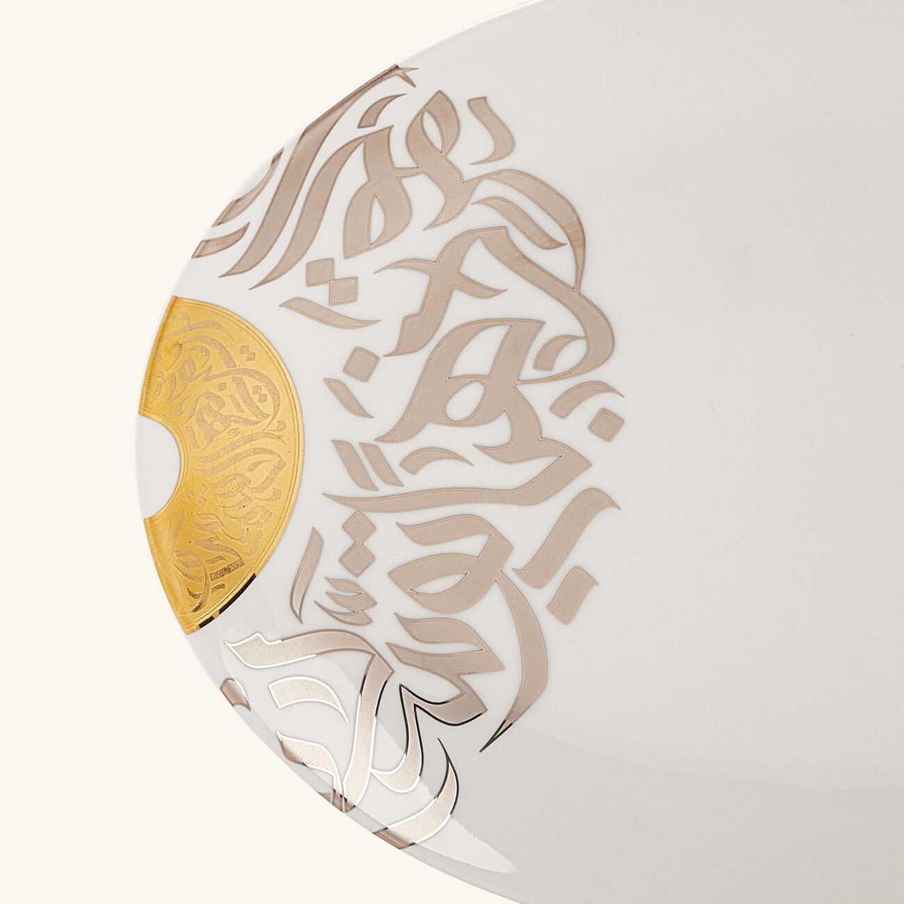 دملاج طبق قمر للضيافة بتصميم بيضاوي أبيض   32 سم