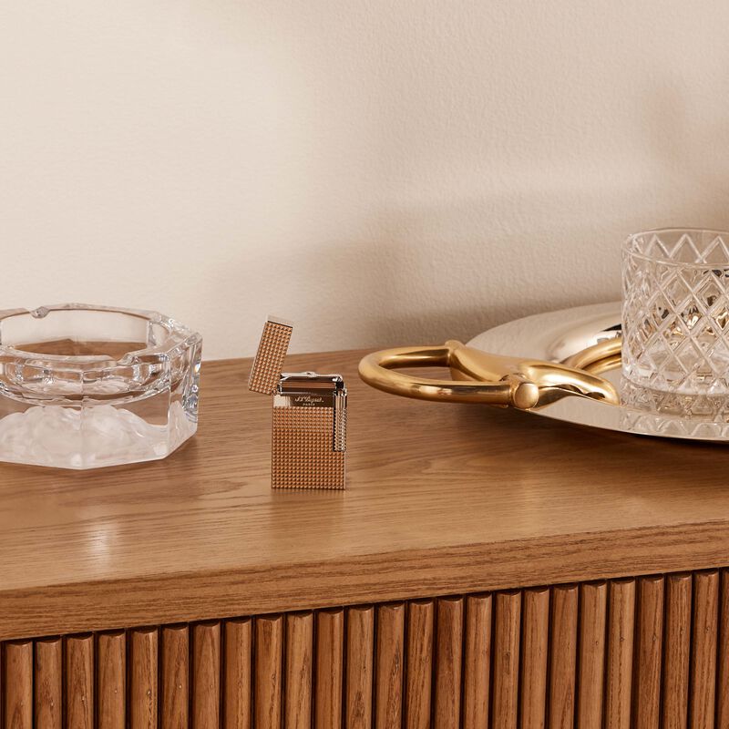 ولاعة لو نيو جران دوبون بنقشة الماسات باللون الفضي اس تي دوبون ولاعة لو نيو جران دوبون بنقشة الماسات باللون الفضي