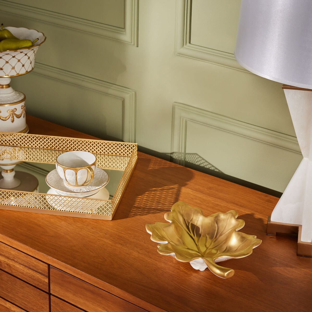 فيلاري صينية الحلى والومجوهرات أوتمن فيغ صغيرة باللون الذهبي