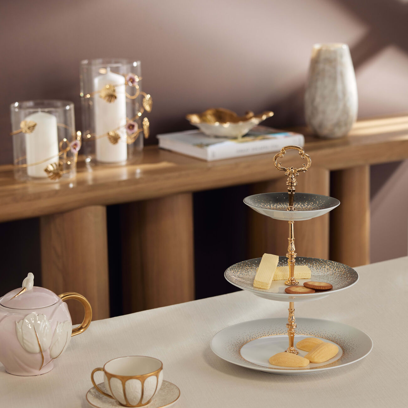 هافيلاند حامل كيك مؤلف من ثلاث طبقات سوفل دور