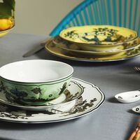 طبق الحلويات أنتيكو دوتشيا دائري أسود 21 سم جينوري 1735 طبق الحلويات أنتيكو دوتشيا دائري أسود 21 سم