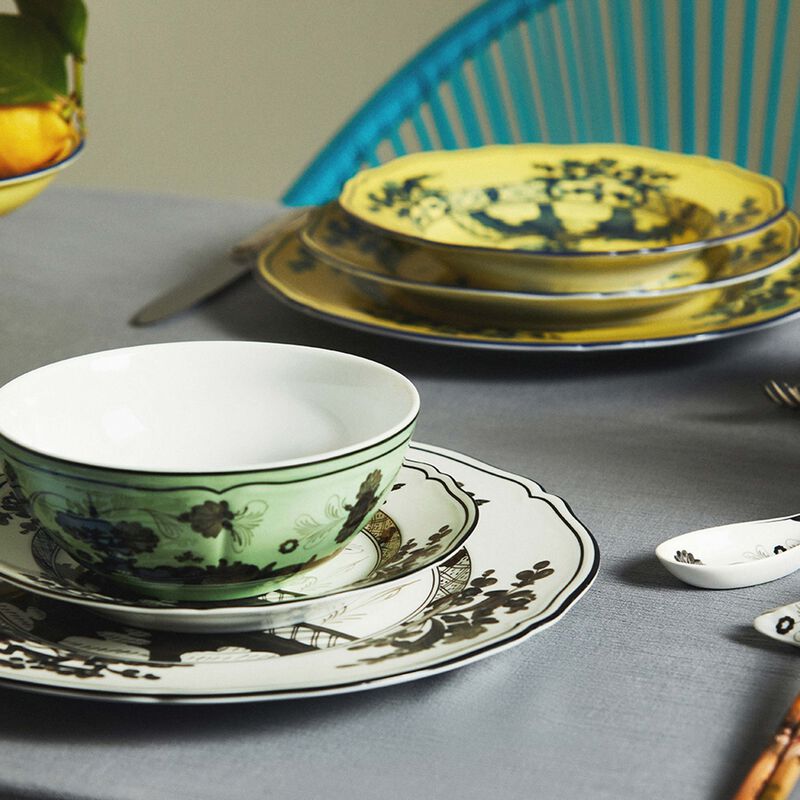 طبق الحلويات أنتيكو دوتشيا دائري أسود 21 سم جينوري 1735 طبق الحلويات أنتيكو دوتشيا دائري أسود 21 سم