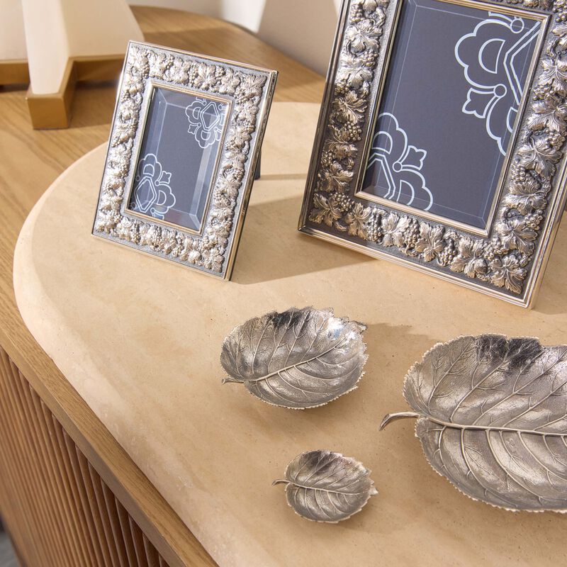 وعاء على شكل أوراق البندق فضي بحجم صغير بوتشيلاتي وعاء على شكل أوراق البندق فضي بحجم صغير