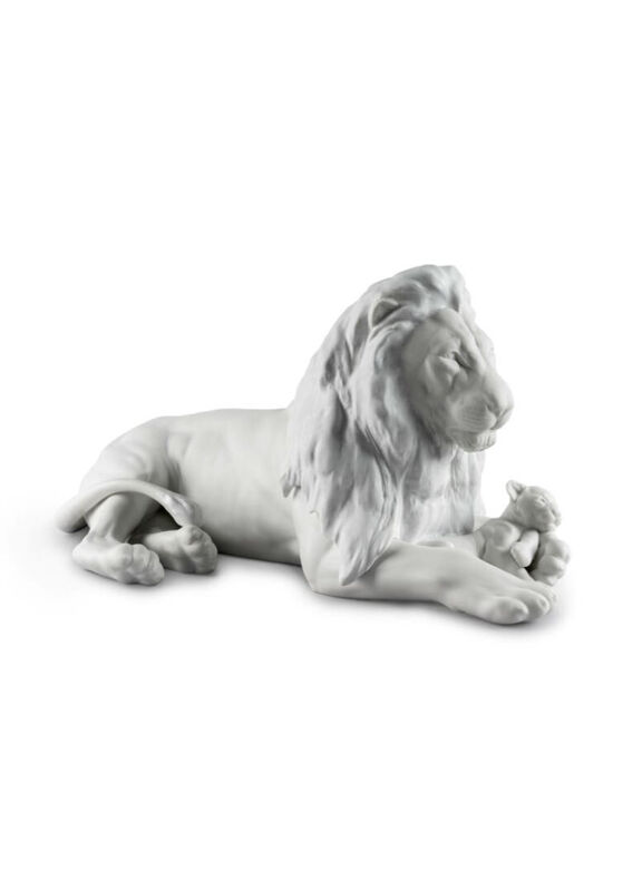 Lion With Cub Figurine, large
