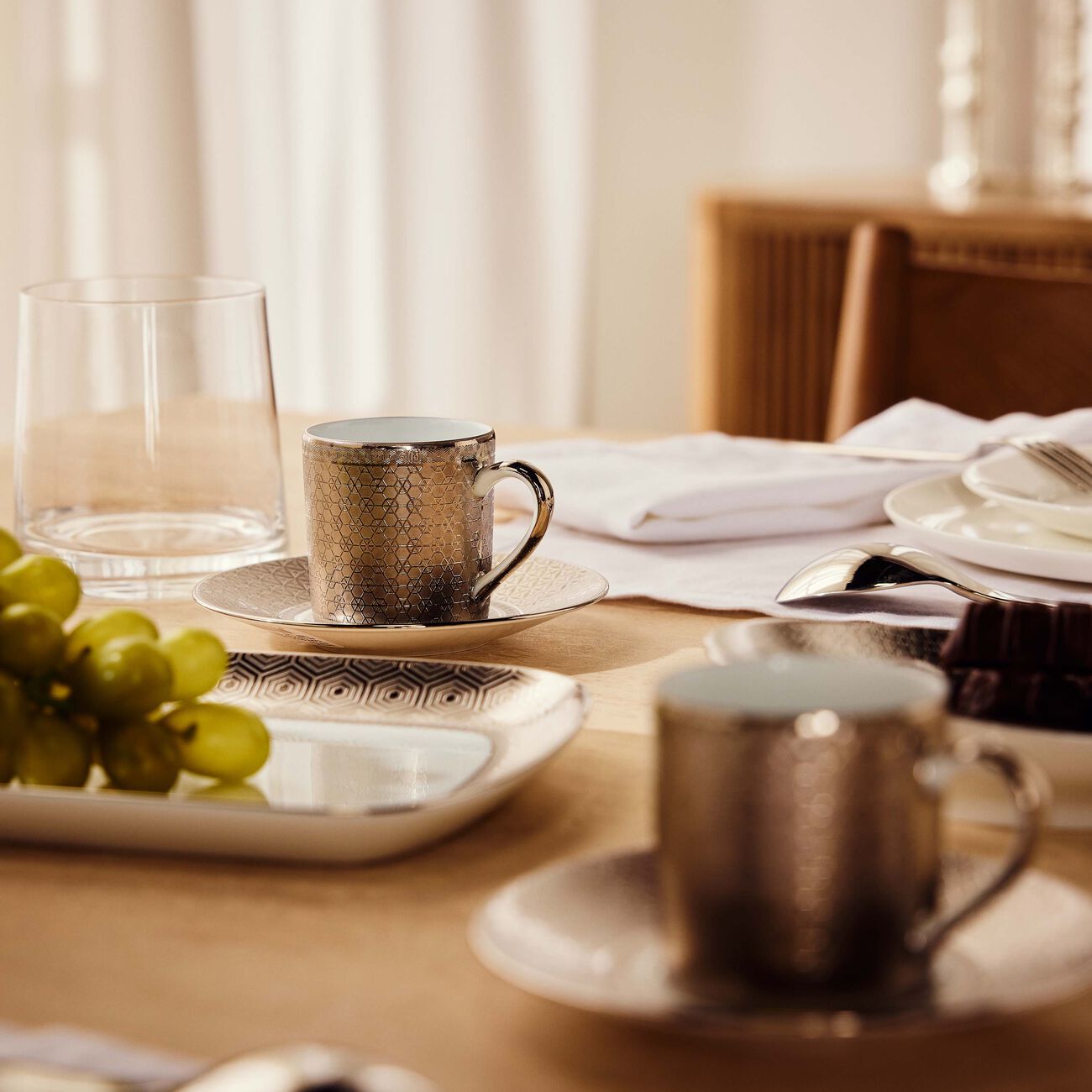 برناردو فنجان القهوة ديفاين مع صحنه رمادي
