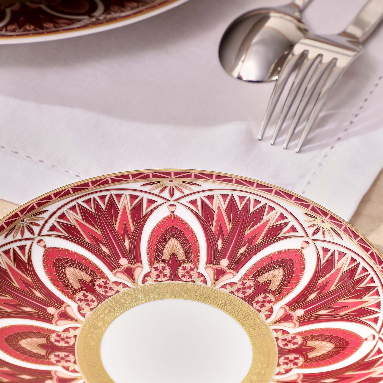 Reves Du Nil Pourpre Bread & Butter Plate Red 16cm haviland reves du nil pourpre bread butter plate red 16cm