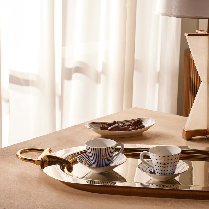 برناردو طقم ديلفوس إي كنوسوس مؤلف من فنجاني شاي مع صحنيهما باللون الأزرق