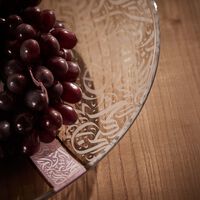 دملاج طبق نغم الدائري الكبير للضيافة بتصميم شفاف   40 سم