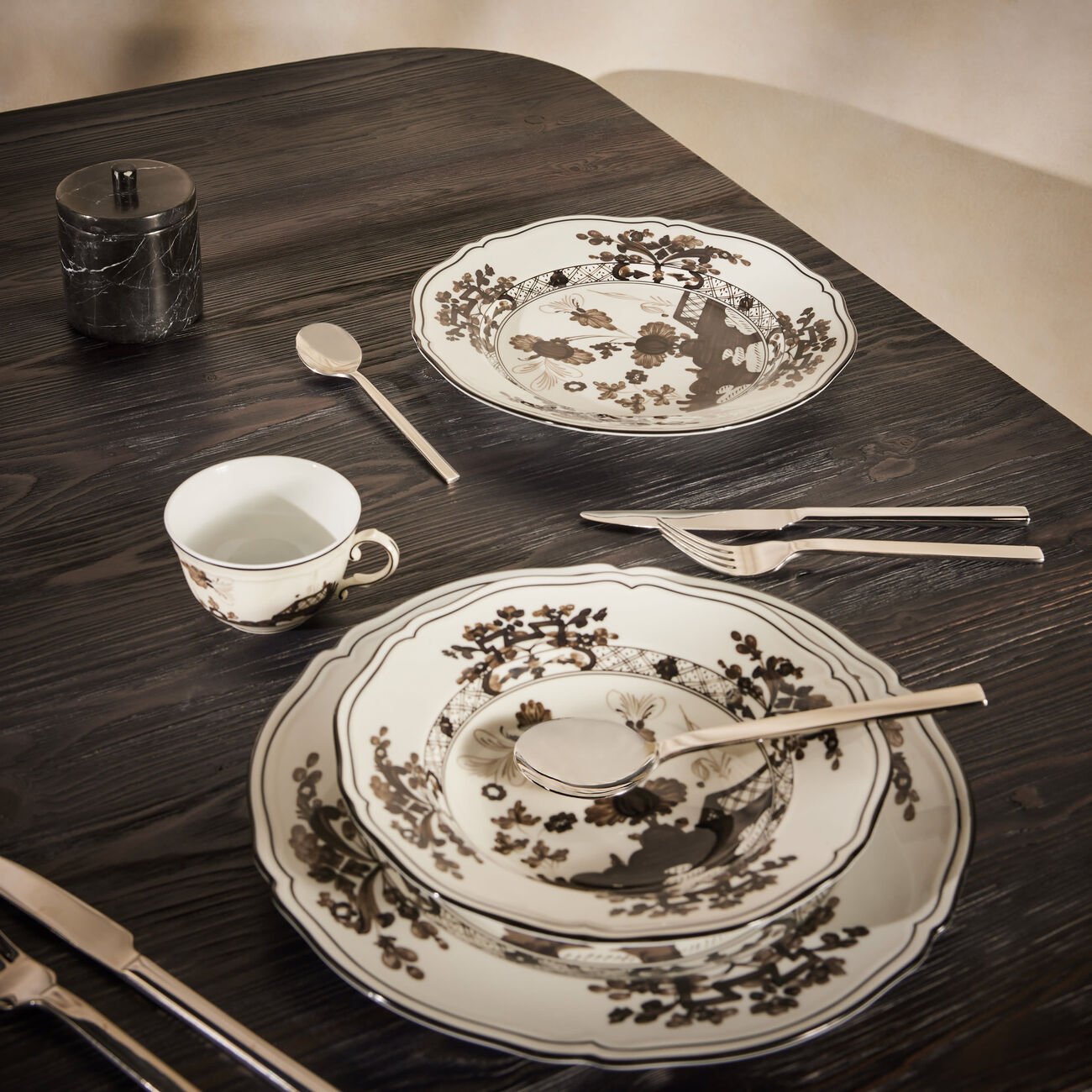 جينوري 1735 طبق الطعام أوريينتي إيتاليانو رمادي