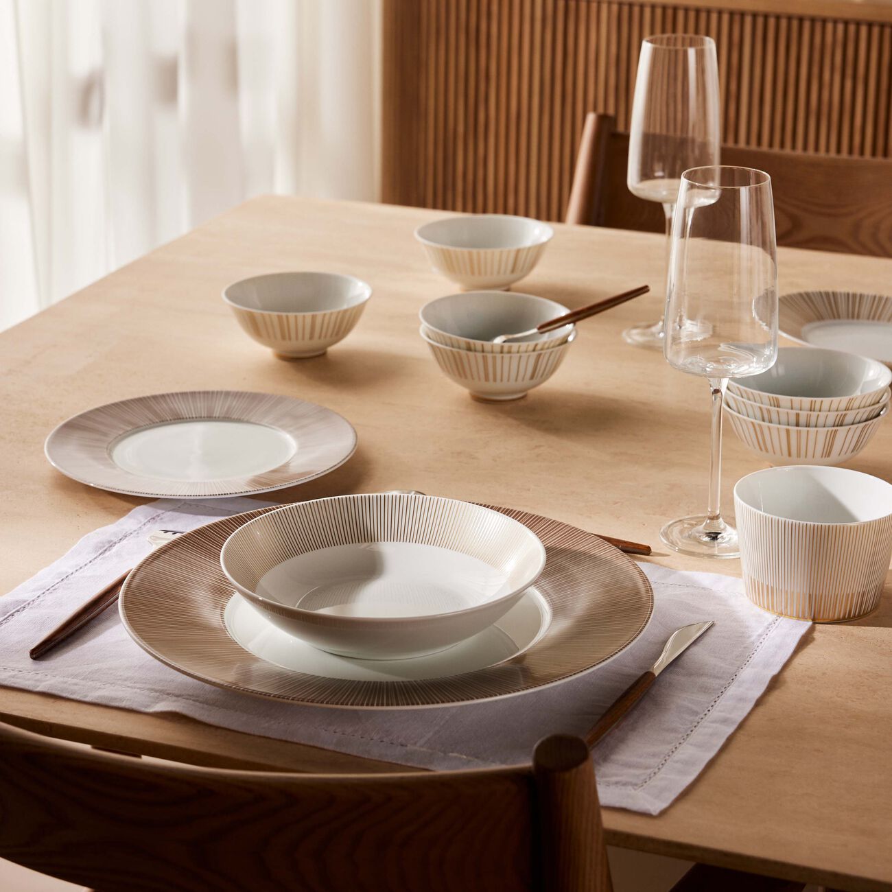 برناردو طبق الحساء سول دائري باللون الذهبي 19 سم