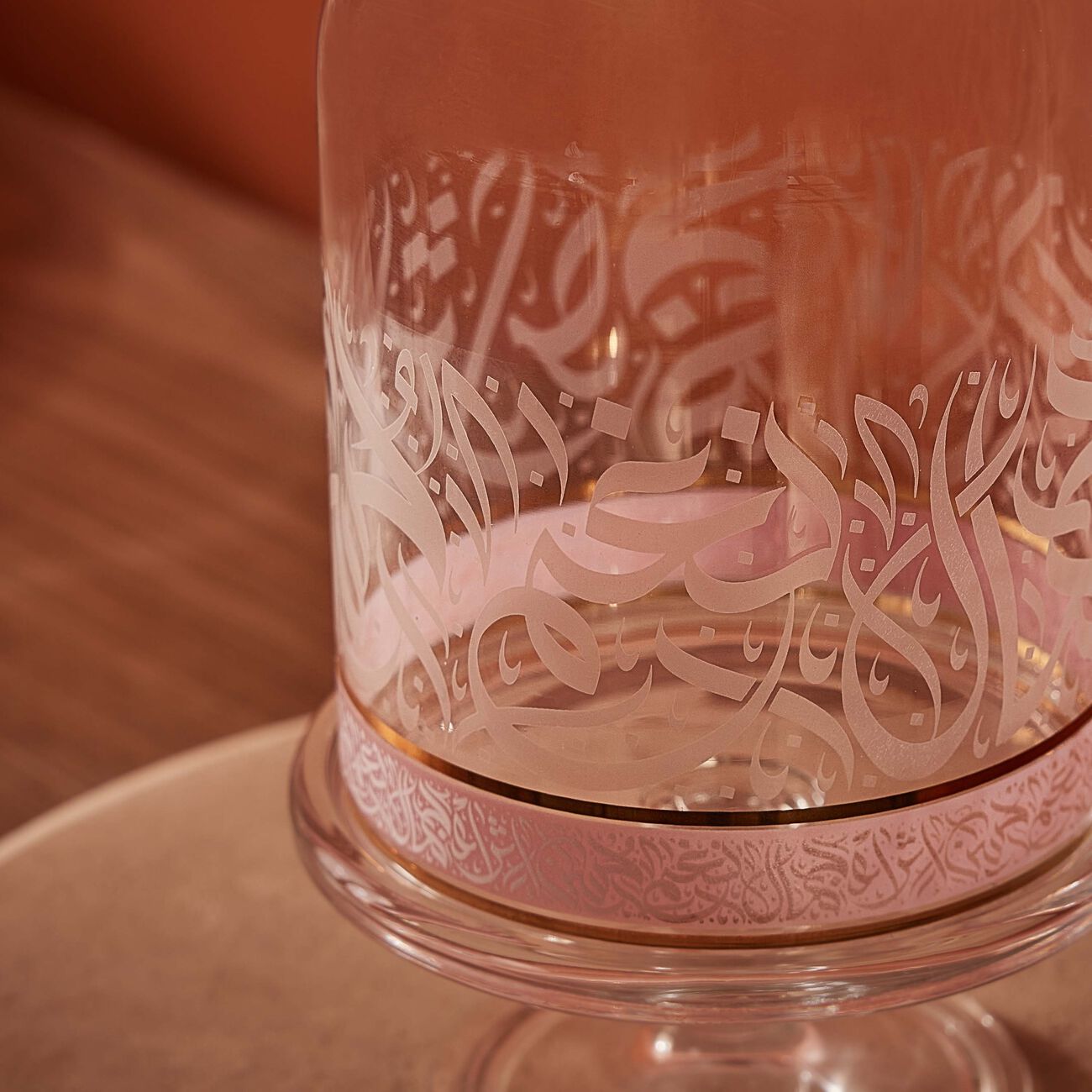 دملاج قاعدة الكيك الشفافة نغم مع غطاء   12 سم