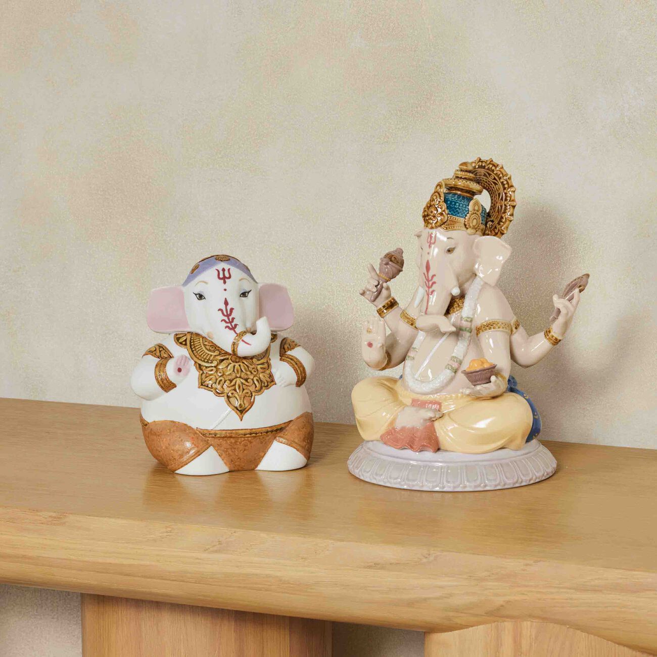 لادرو منحوتة غانيشا صغيرة بيضاء