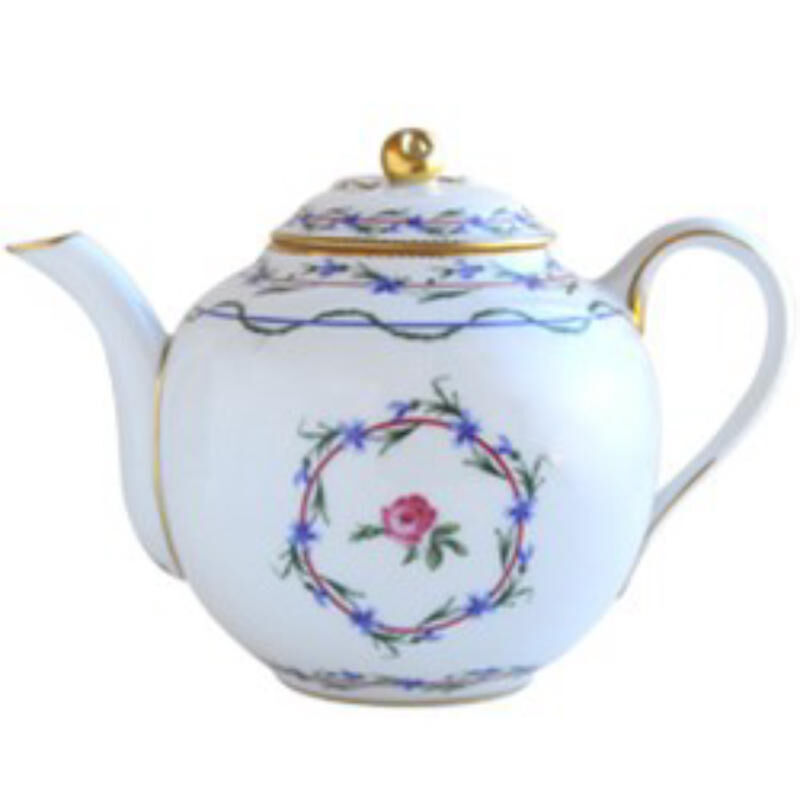 Le Gobelet Du Roy Teapot, large