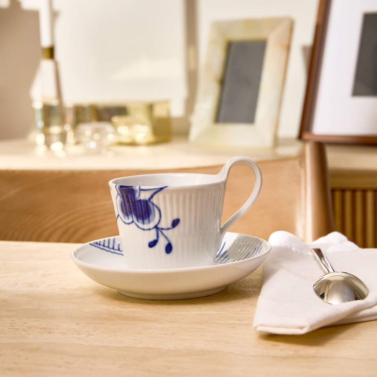 رويال كوبنهاغن فنجان الشاي مع صحنه بلو فلوتد ميغا