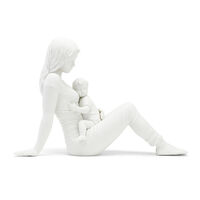تمثال حب الأم, small