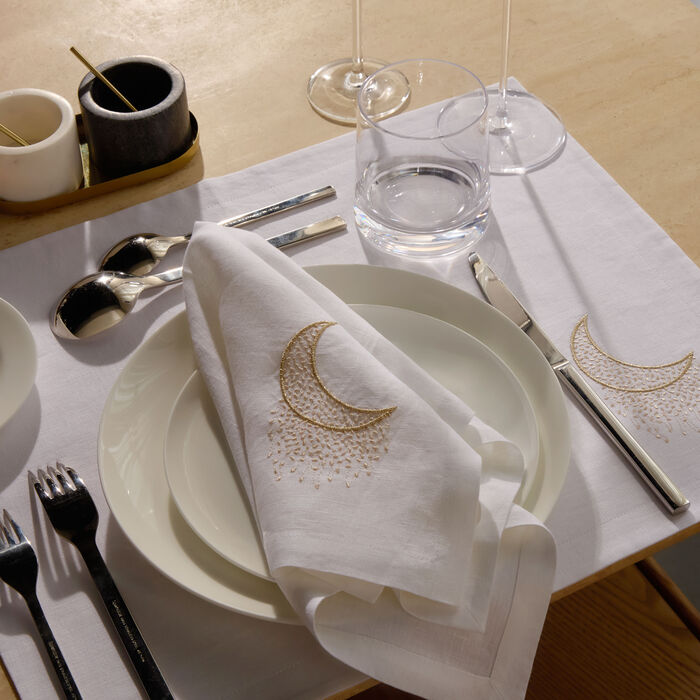 كاترين دينوال منديل بنقشة هلال أبيض