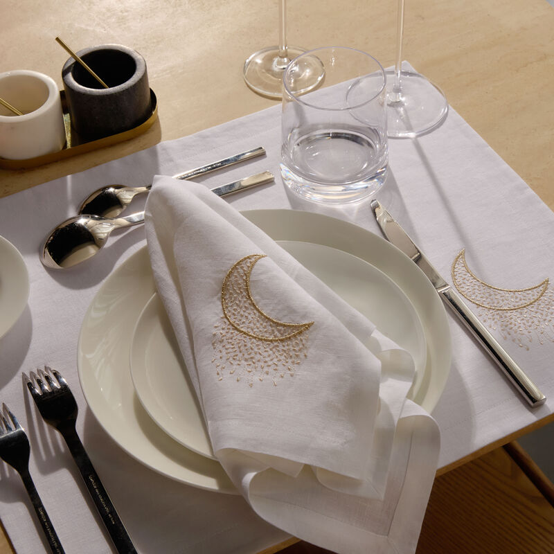 كاترين دينوال منديل بنقشة هلال أبيض