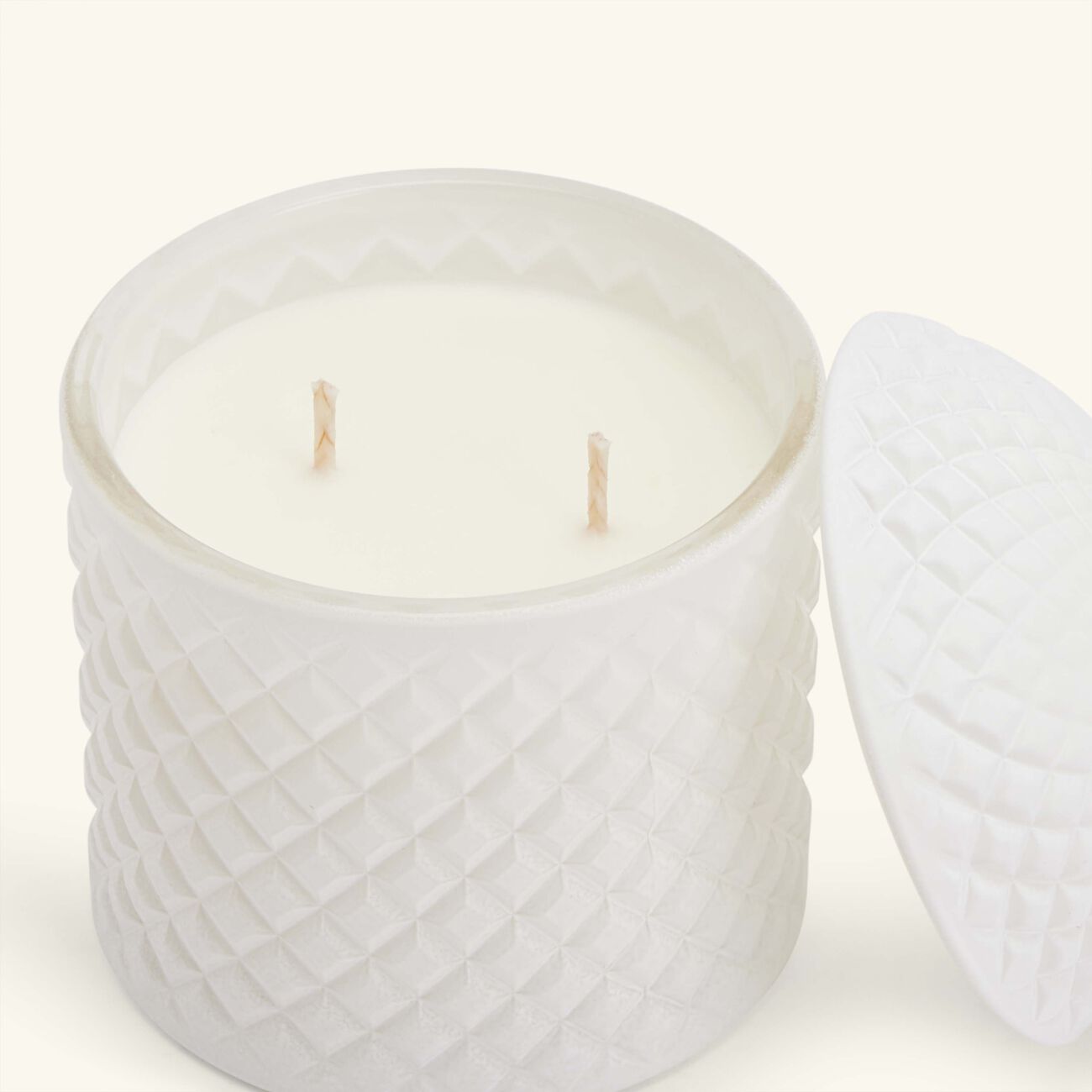 light of sakina cranberry fig candle 350 ml