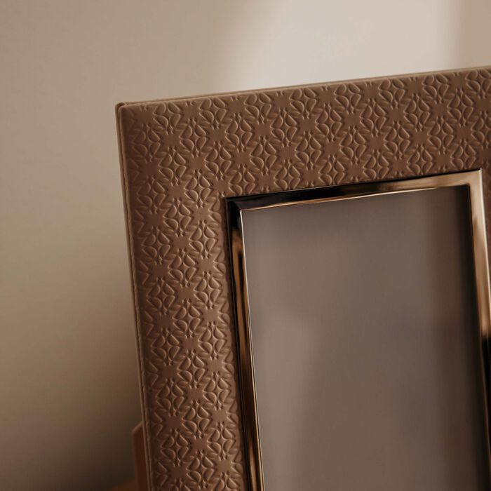 Elie Saab Monogram Frame Mouton Beige 27x21cm giobagnara elie saab monogram frame mouton beige 27x21cm