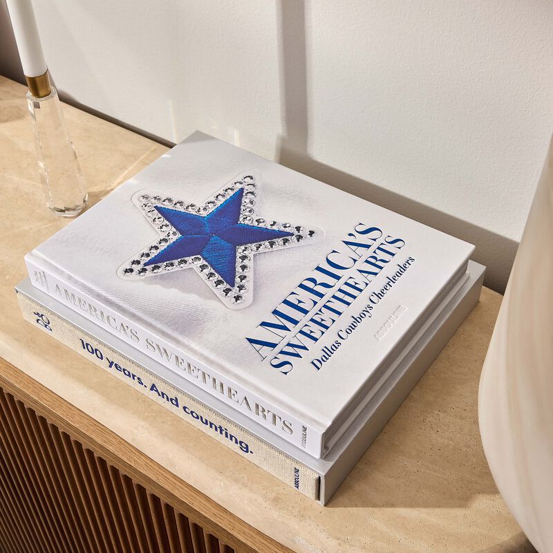 كتاب أمريكا سويت هارتس: تشييرليدرز دالاس كاوبويز 25x33cm سم آسولين كتاب أمريكا سويت هارتس تشييرليدرز دالاس كاوبويز 25x33cm سم