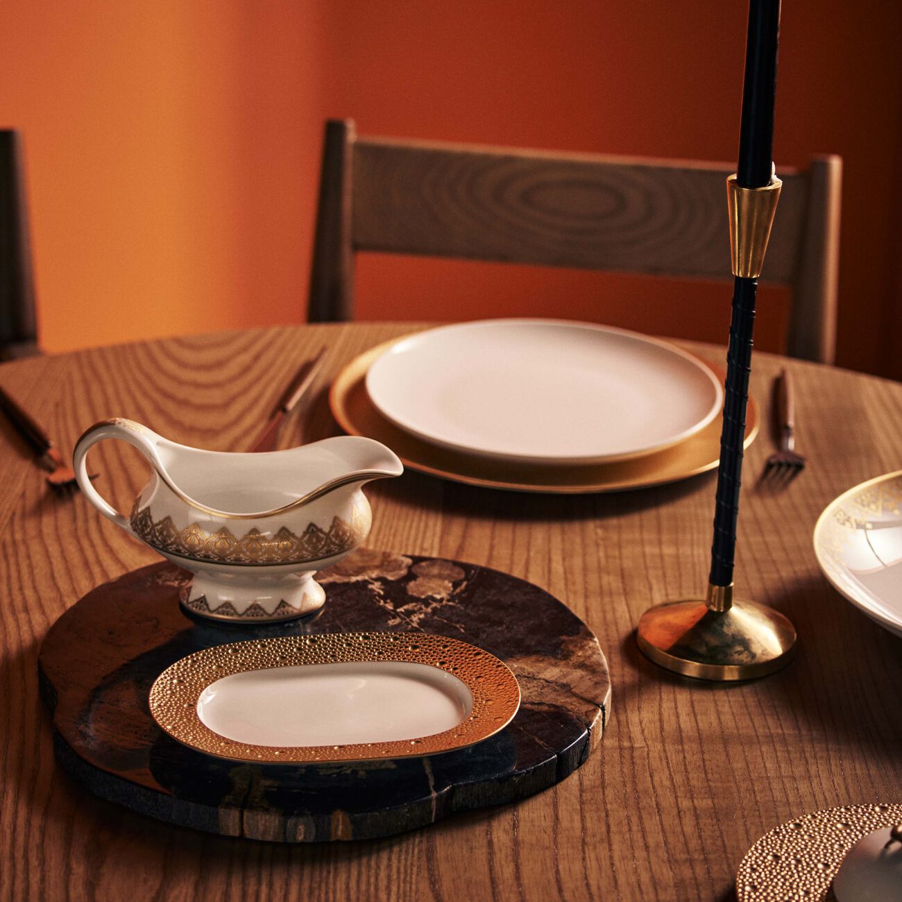 برناردو طبق إكومي أور للخبز والزبدة بيضاوية باللون الذهبي 23 سم