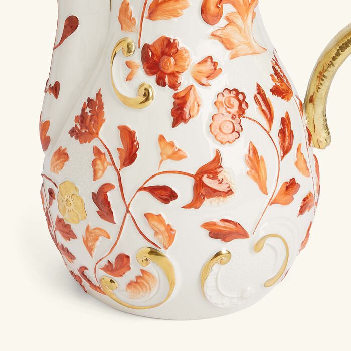 فيلاري دلة تاورمينا باللون الأحمر