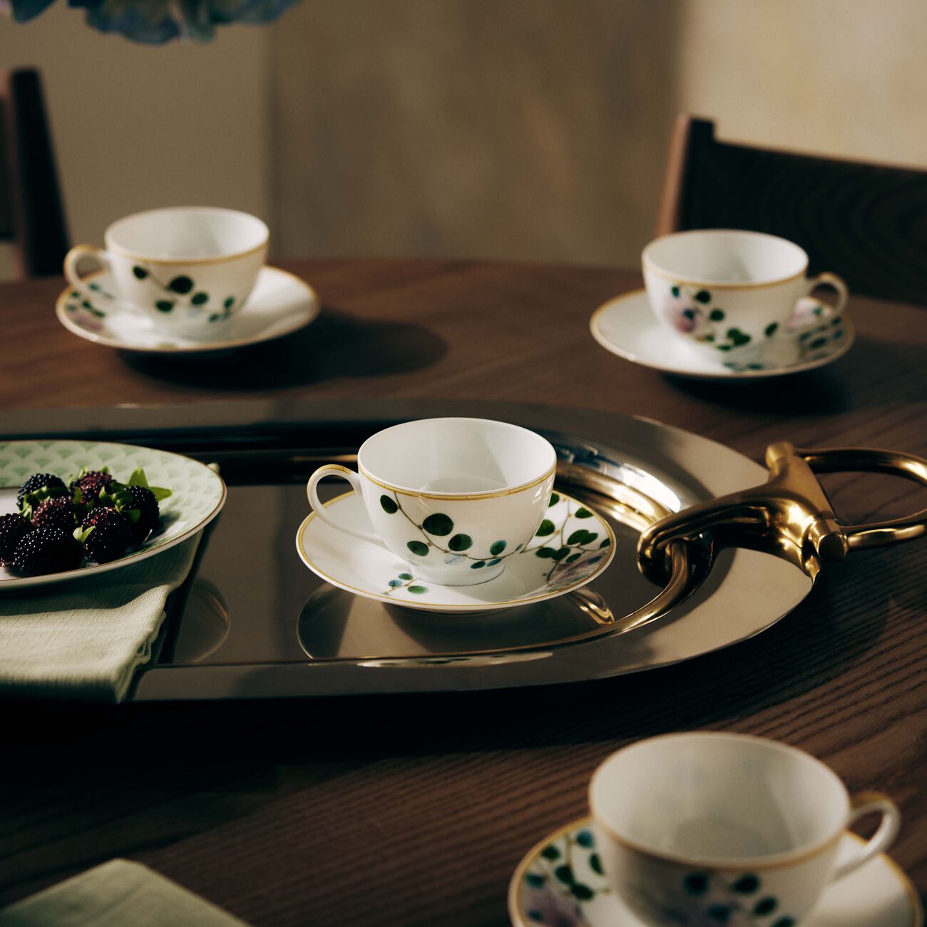 طقم جاردان إنديان مؤلف من 4 فناجين للشاي مع صحونها باللون الأبيض برناردو طقم جاردان إنديان مؤلف من 4 فناجين للشاي مع صحونها باللون الأبيض