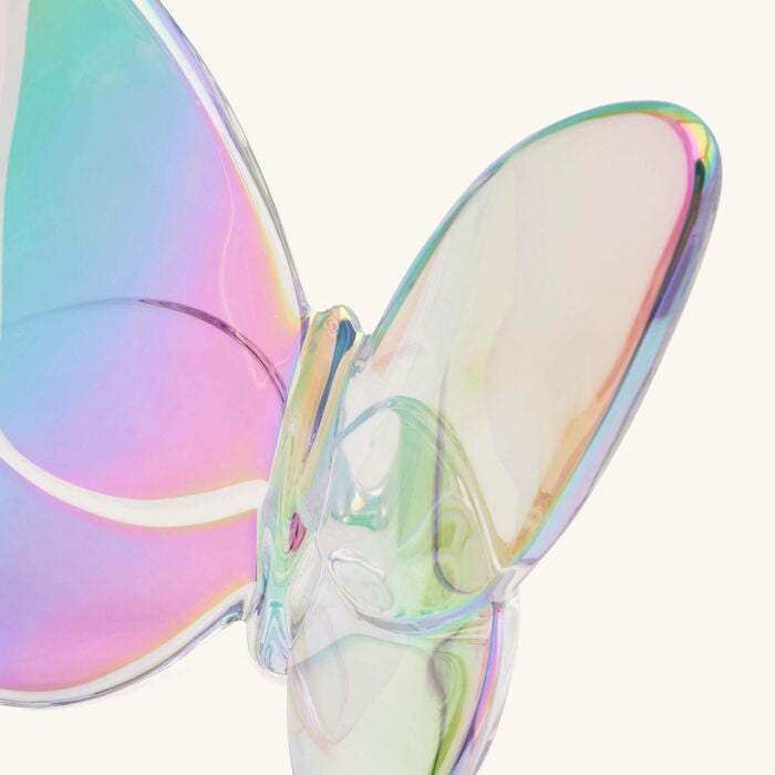 باكارا منحوتة بابيون لاكي على شكل فراشة صغيرة جدًا شفافة