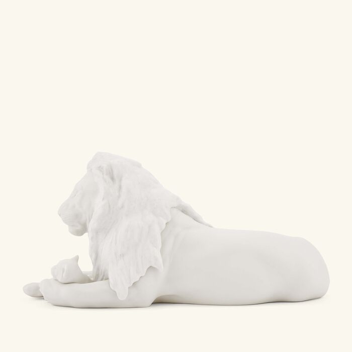 لادرو منحوتة أسد مع شبله صغيرة بيضاء