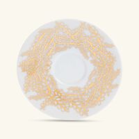 طقم تمرة بالتعاون مع رزان العزوني تارا المؤلف من فنجانين عربيين للشاي مع صحنيهما باللون الذهبي صلصال طقم تمرة بالتعاون مع رزان العزوني تارا المؤلف من فنجانين عربيين للشاي مع صحنيهما باللون الذهبي