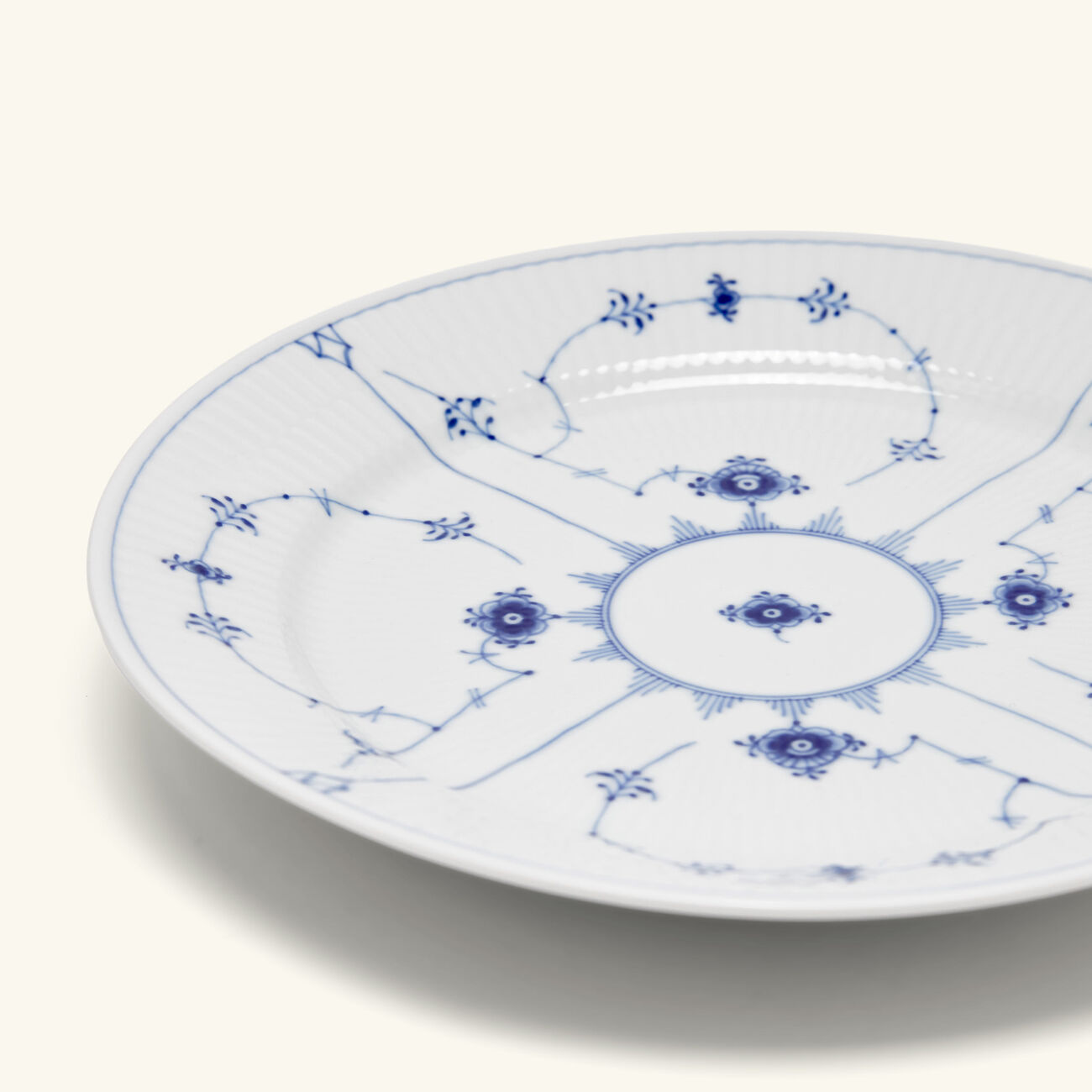 رويال كوبنهاغن طبق العشاء بلو فلوتد بلاين أبيض مستدير 27 سم