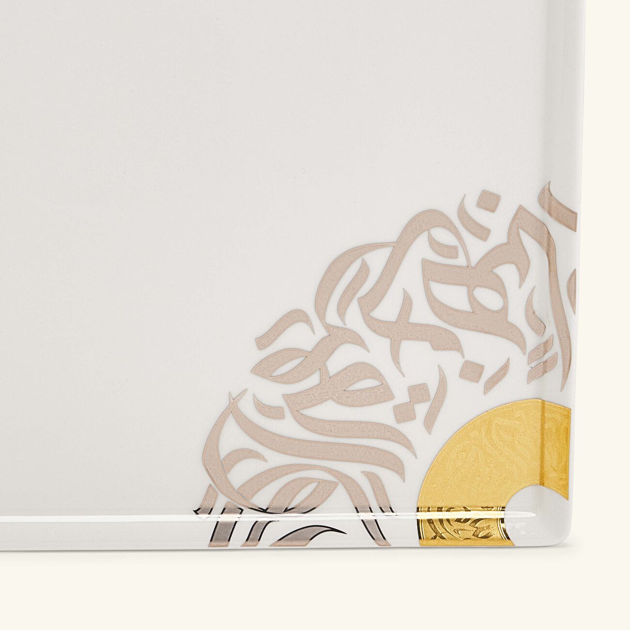 دملاج طبق قمر للضيافة بتصميم مربع أبيض اللون   29 سم