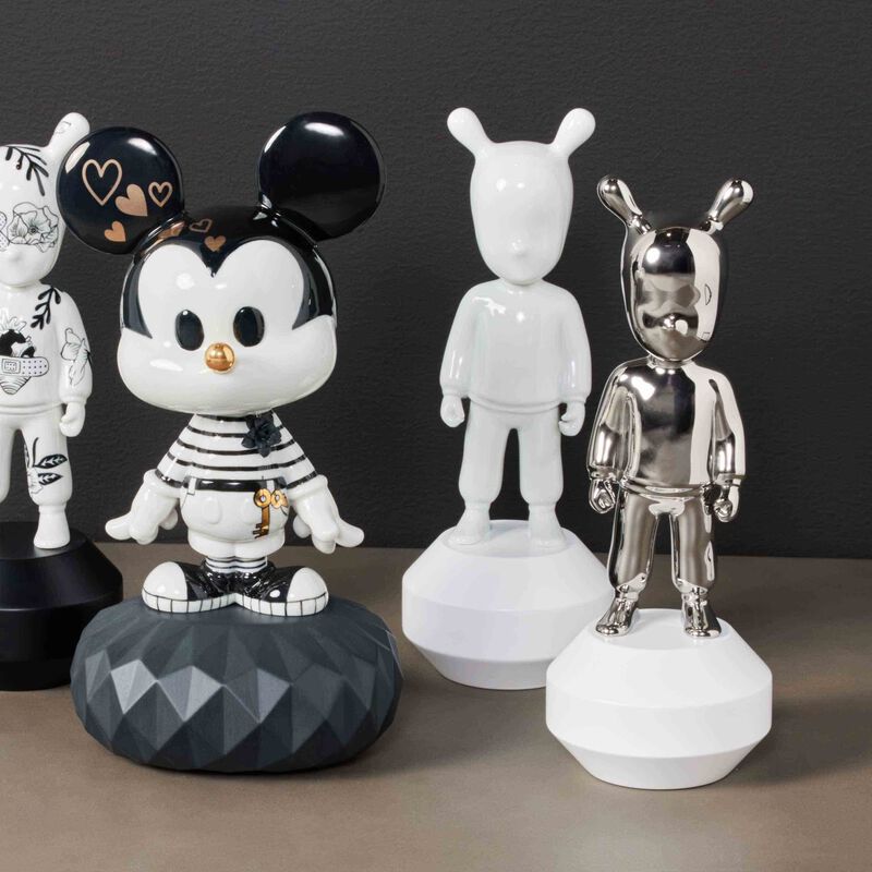 lladro the guest figurine small white
