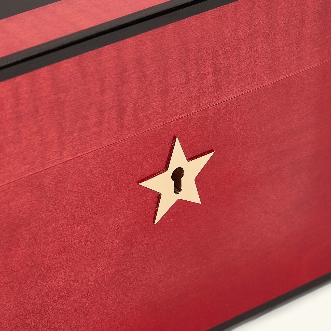 إيلي بلو صندوق حفظ السيجار تشي باللون الأحمر