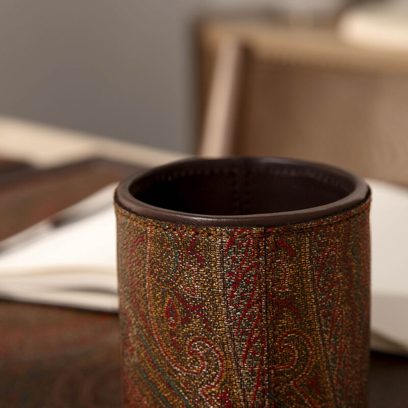 إيترو حامل الأقلام أرنيكا باللون البني